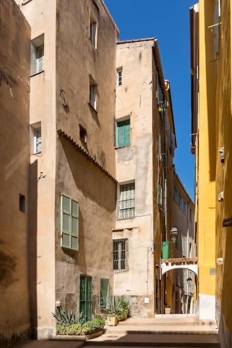 Between The Roofs Of Menton Old Town And The Sea Екстер'єр фото