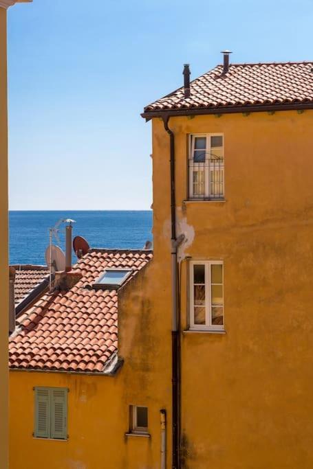 Between The Roofs Of Menton Old Town And The Sea Екстер'єр фото